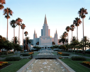 oakland temple: beautiful on the outside, but don't bother asking me what it looks like inside!